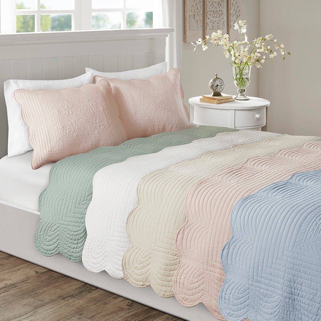 3 Piece Reversible Scalloped Edge Quilt Set Blush King/Cal King