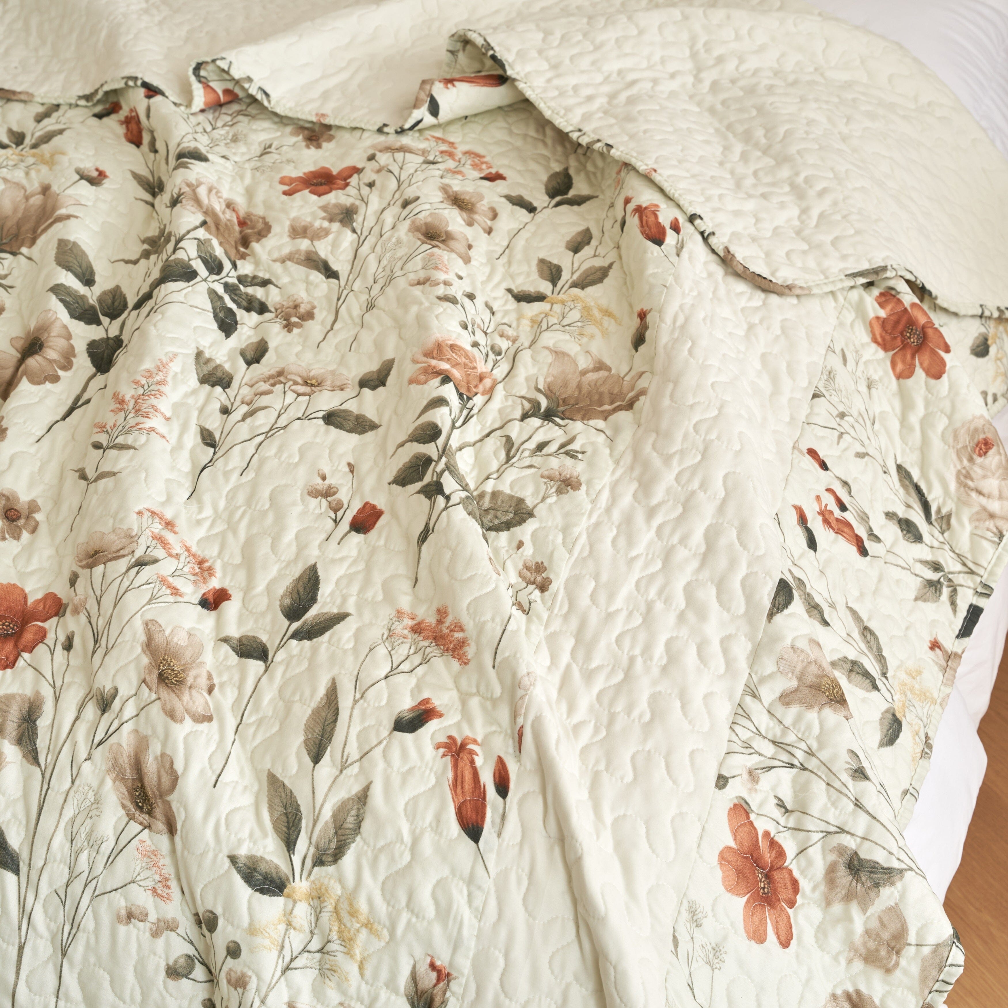 Enchanted Meadow Quilt Set – Beige, Rose & Soft Green Floral