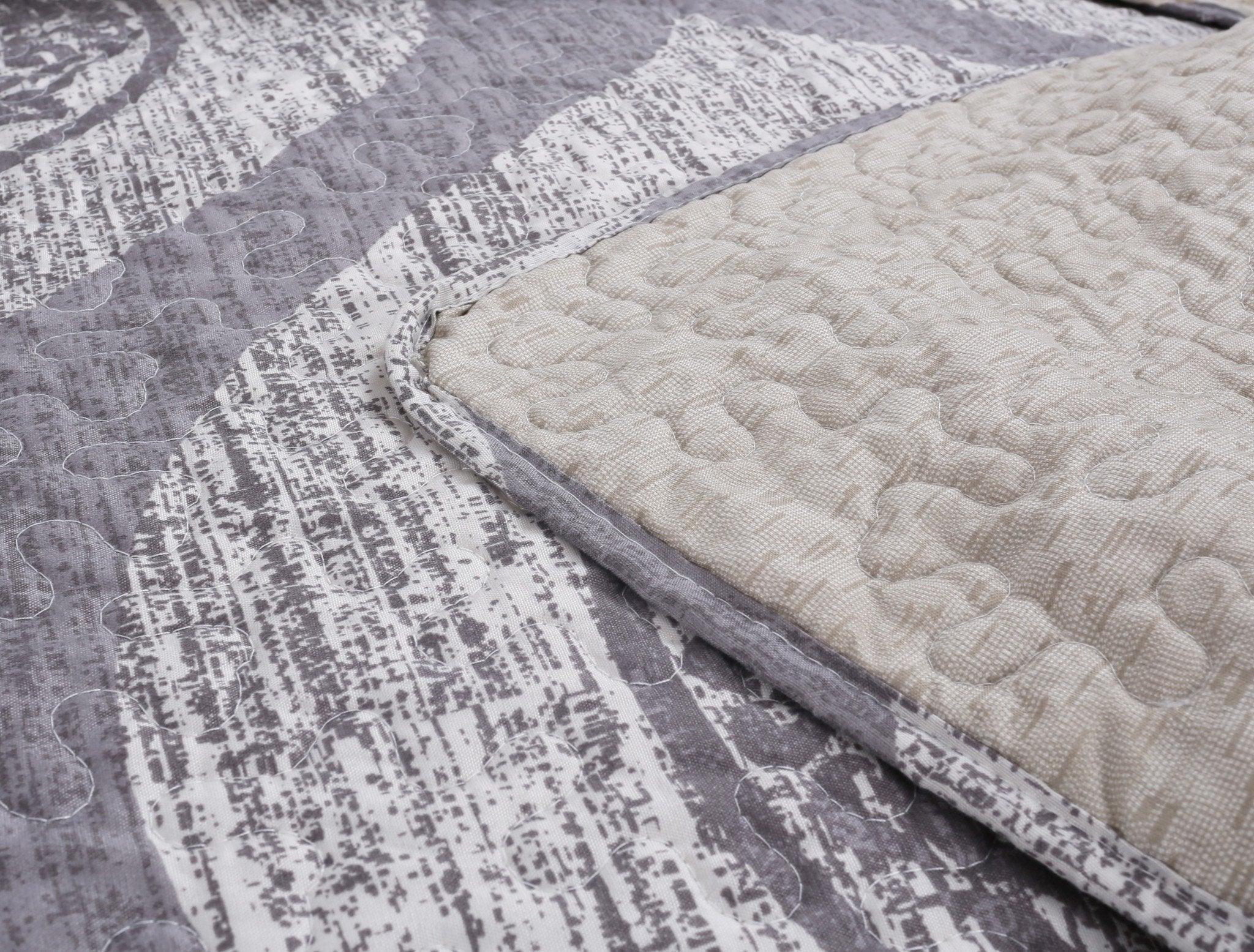 Rustic Grey Mosaic Reversible Quilted Bedspread Set (SD16299)