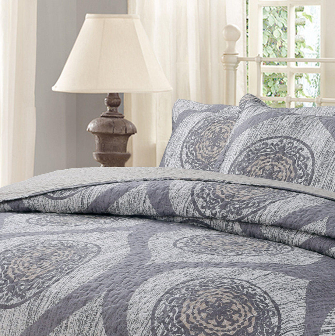 Rustic Grey Mosaic Reversible Quilted Bedspread Set (SD16299)