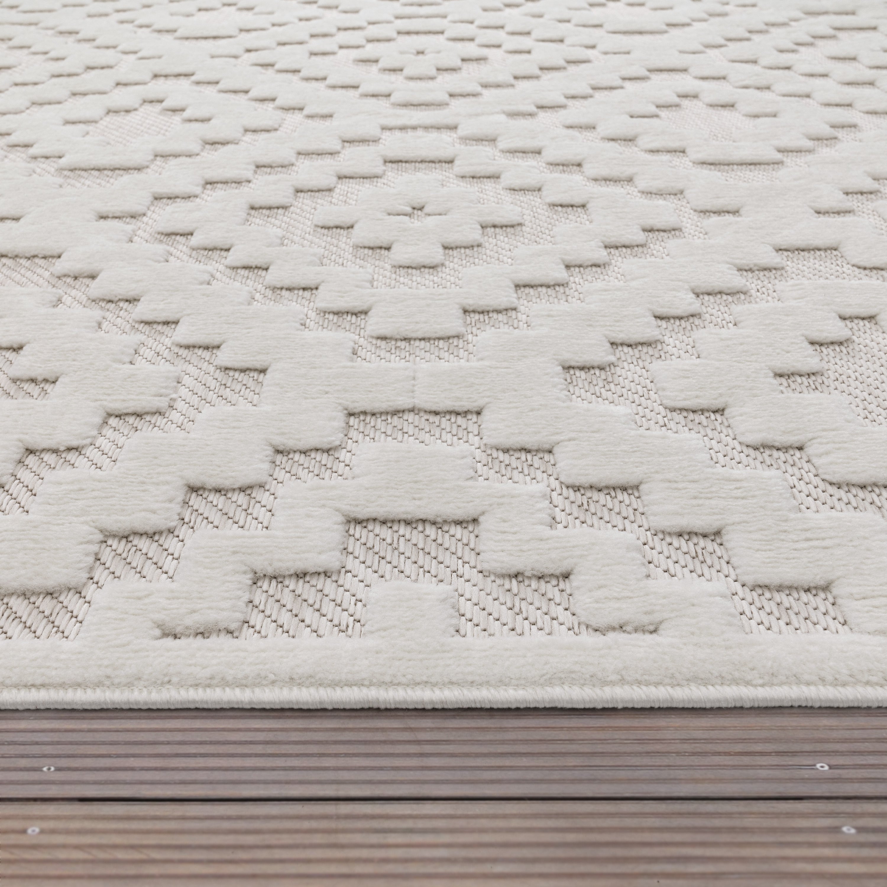 Indoor Outdoor Rug Livorno Trellis High-Low Pattern In Cream